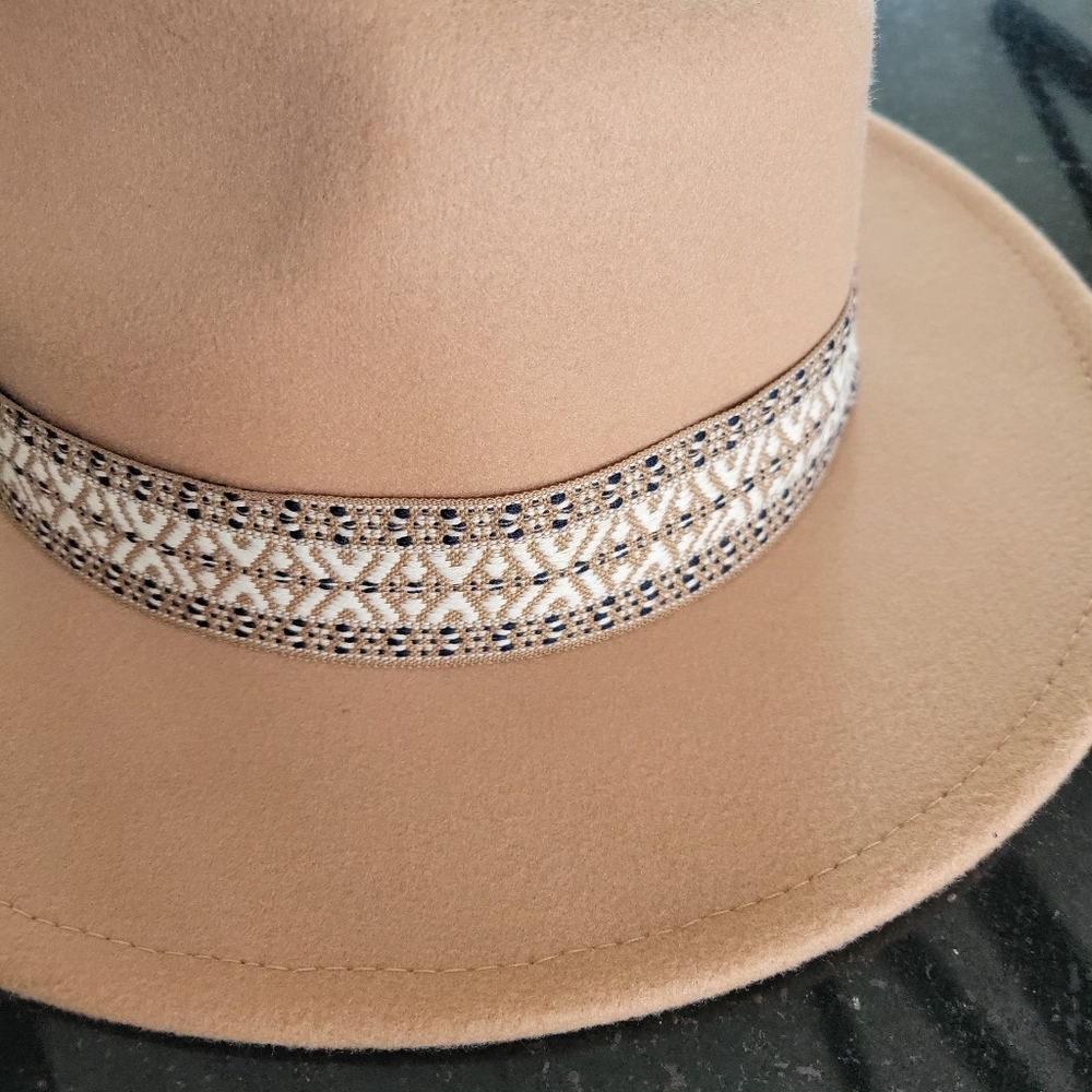 FELT HAT Wide Brimmed Tan Fedora - Picture 2 of 4